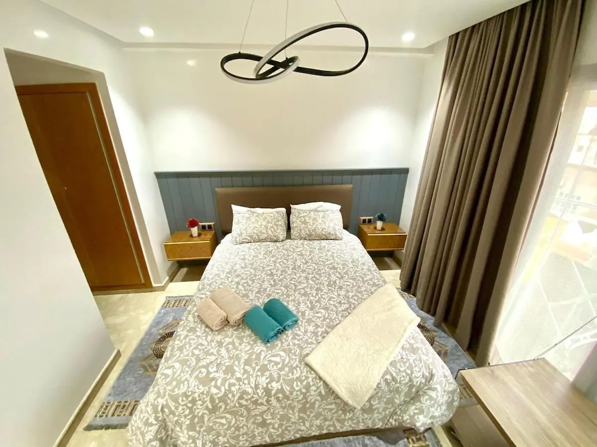 Stunning Views & Prime Location! Apartman Casablanca