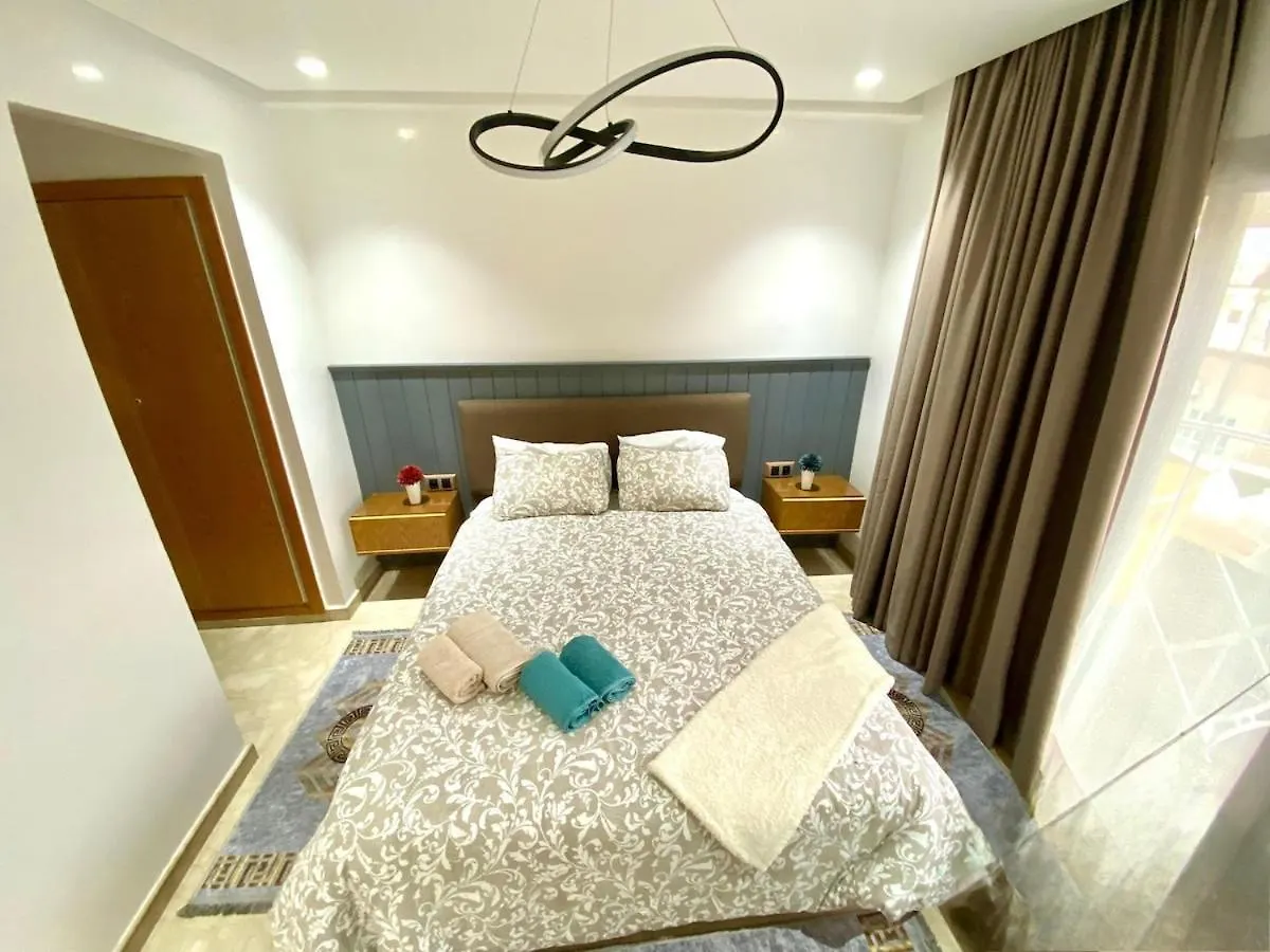 Stunning Views & Prime Location! Apartman Casablanca
