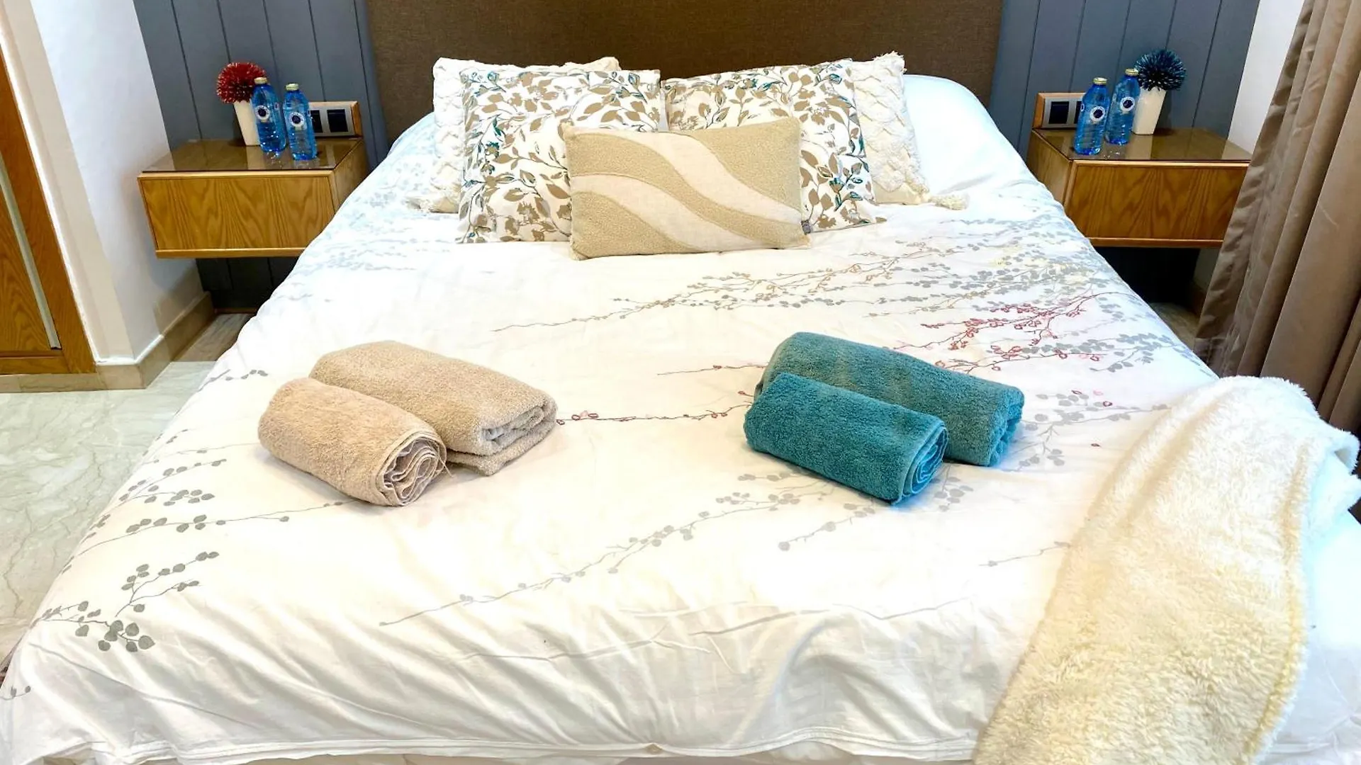 Stunning Views & Prime Location! Apartman Casablanca