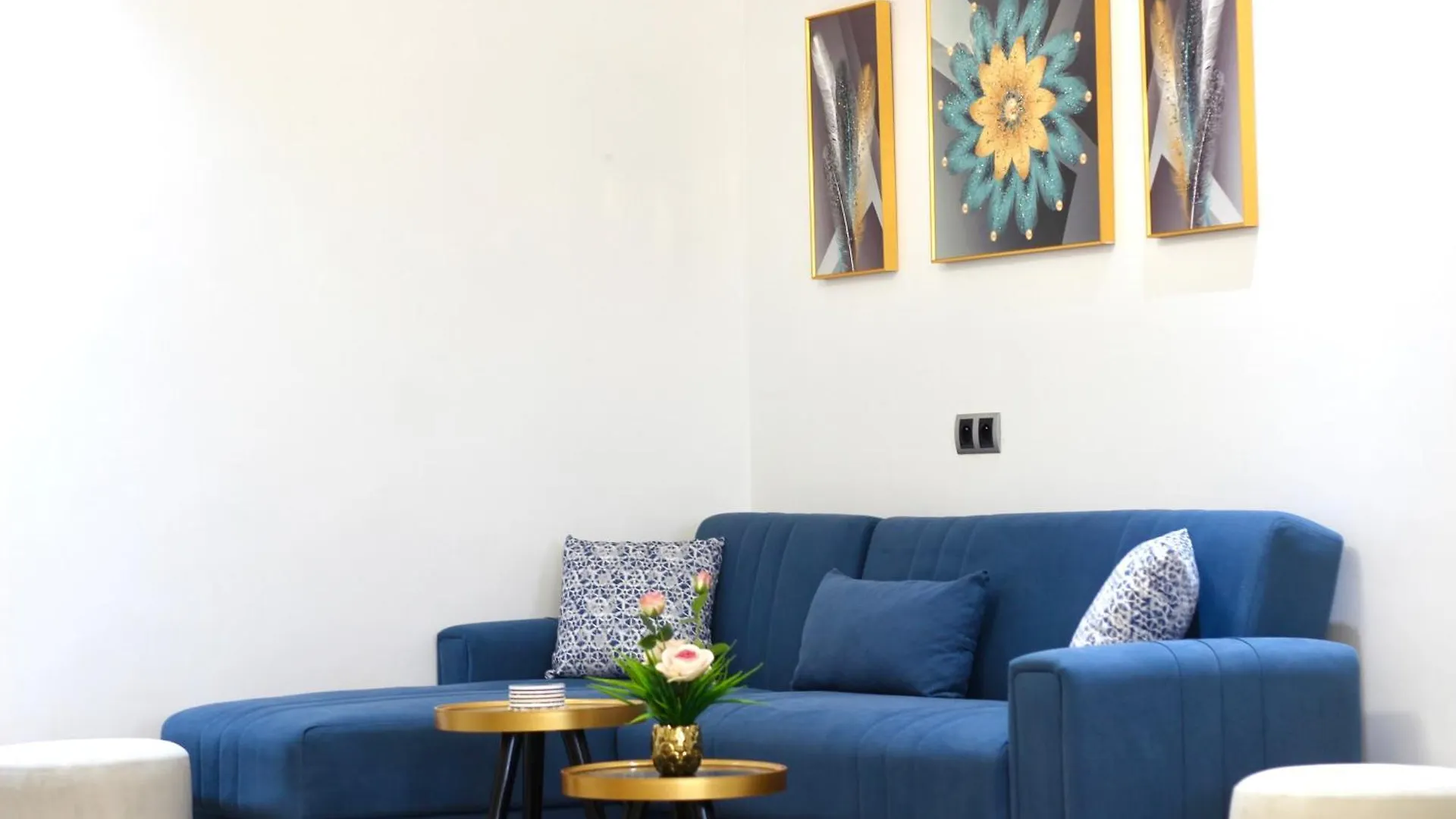 Stunning Views & Prime Location! Apartman Casablanca
